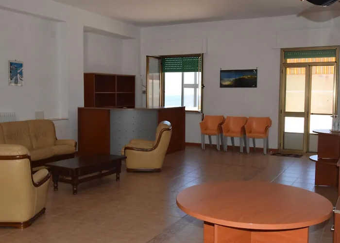 Fma Soverato 酒店 索威拉托玛里纳